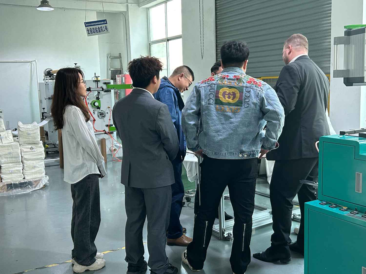 國際合作伙伴深度考察，共謀發展 —— 外國客戶訪問久信達科技生產車間(圖2)