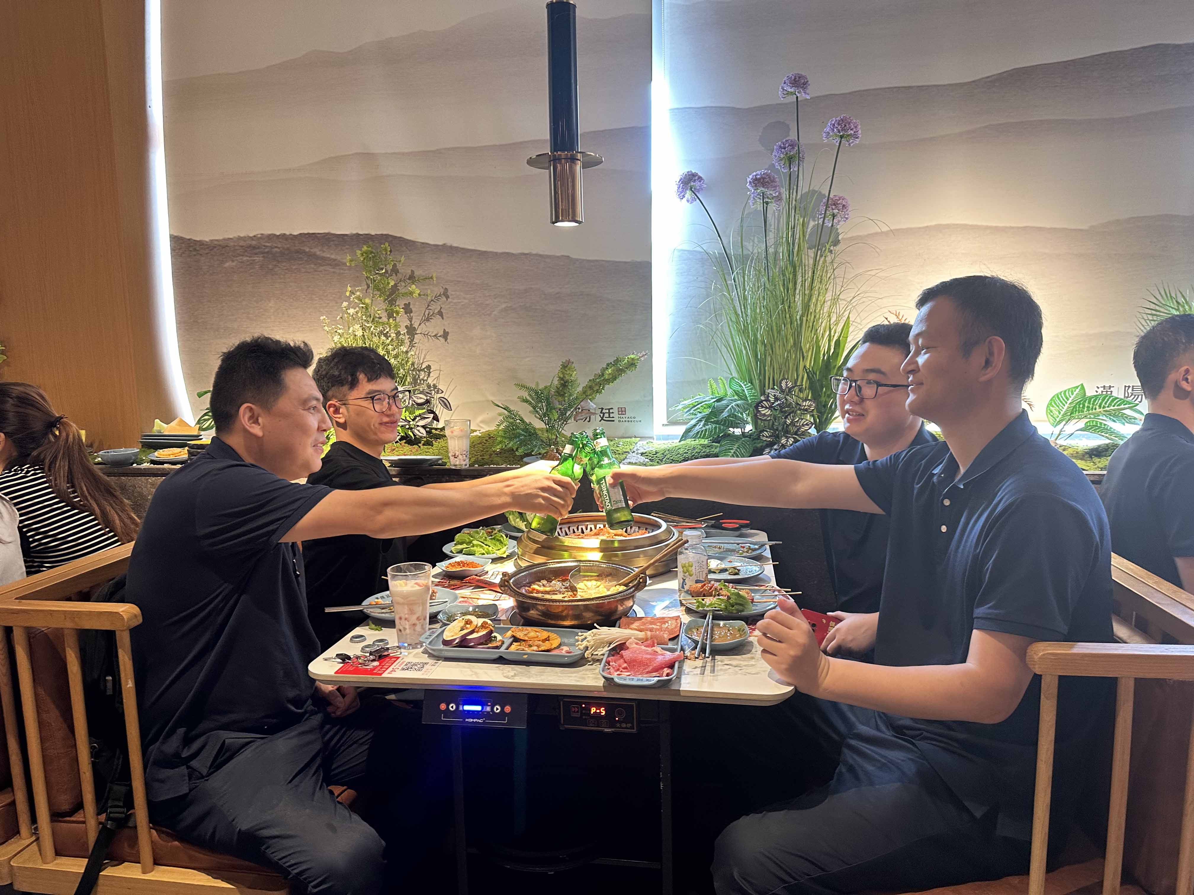 久信達科技公司員工齊聚光明區蠄蜍石，開啟活力爬山之旅暨團建活動(圖5)